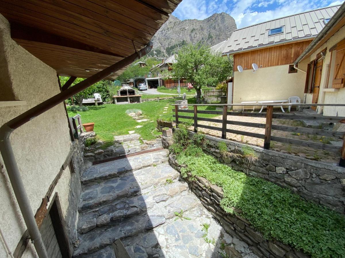 L Alpin Bel Appartement Avec Terrasse Dans Vieille Ferme De Montagne Renovee Les Orres Exterior photo