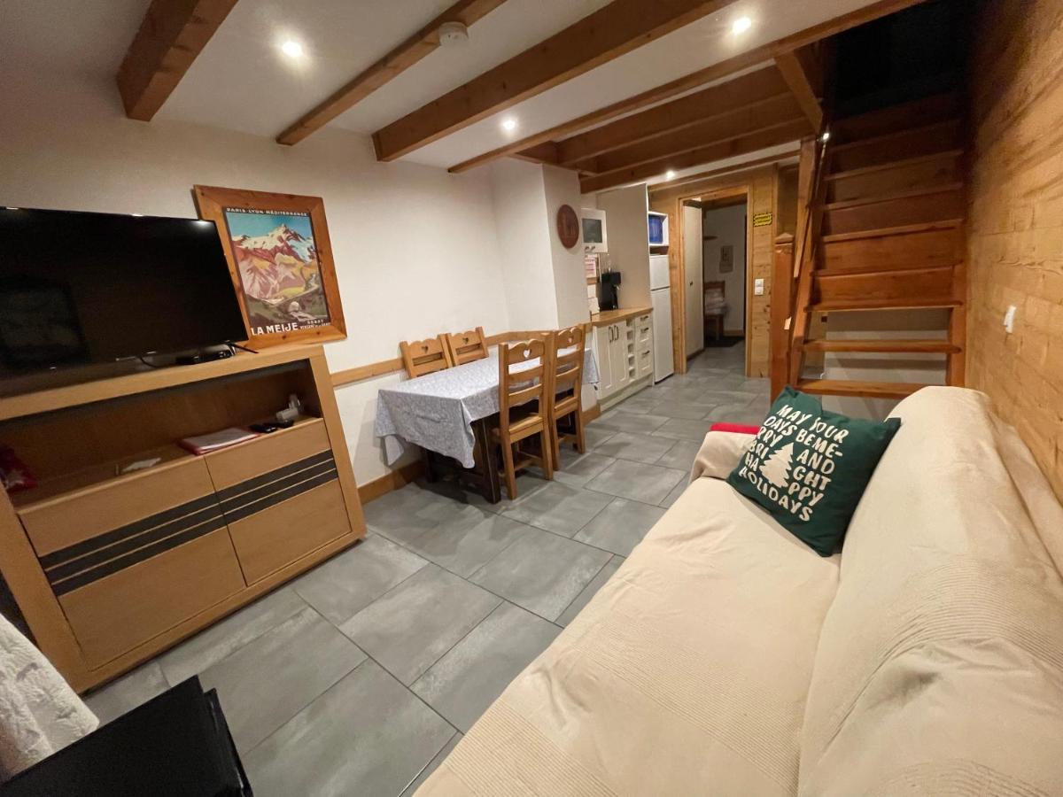 L Alpin Bel Appartement Avec Terrasse Dans Vieille Ferme De Montagne Renovee Les Orres Exterior photo